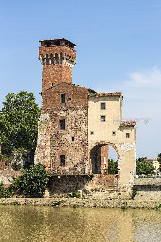 Torre Guelfa在比萨，意大利托斯卡纳